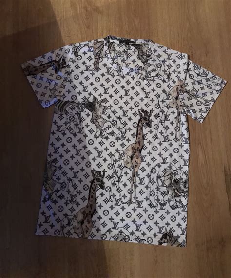 louis vuitton mens shirt giraffe|Louis Vuitton 2017 Giraffe T.